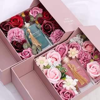 Encanto Floral: Difusor Aromático de Lujo en Sets de Regalo con Varillas de Caña y Flores Decorativas