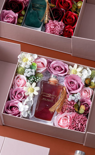 Encanto Floral: Difusor Aromático de Lujo en Sets de Regalo con Varillas de Caña y Flores Decorativas