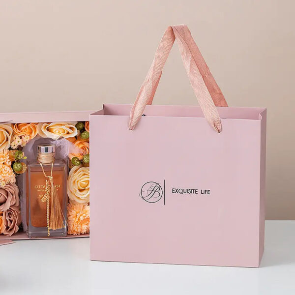 Encanto Floral: Difusor Aromático de Lujo en Sets de Regalo con Varillas de Caña y Flores Decorativas