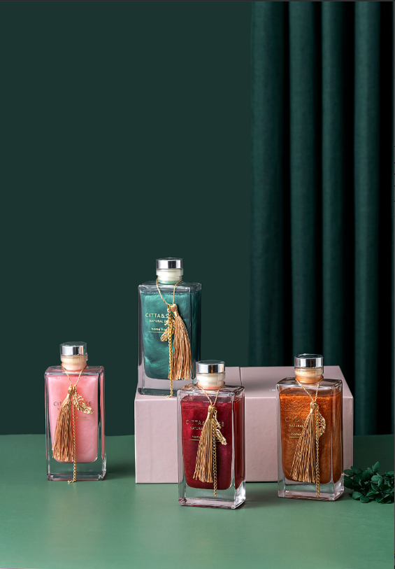 Encanto Floral: Difusor Aromático de Lujo en Sets de Regalo con Varillas de Caña y Flores Decorativas