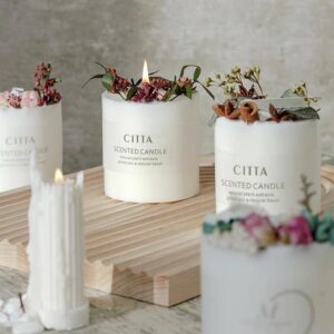 Flores Iluminadas: Vela en Caja con Fragancias Encantadoras