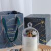 Flores Iluminadas: Vela en Caja con Fragancias Encantadoras