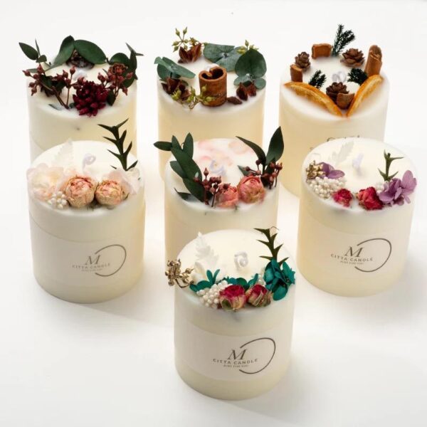 Flores Iluminadas: Vela en Caja con Fragancias Encantadoras