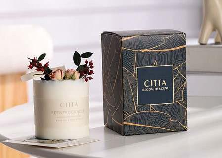 Flores Iluminadas: Vela en Caja con Fragancias Encantadoras